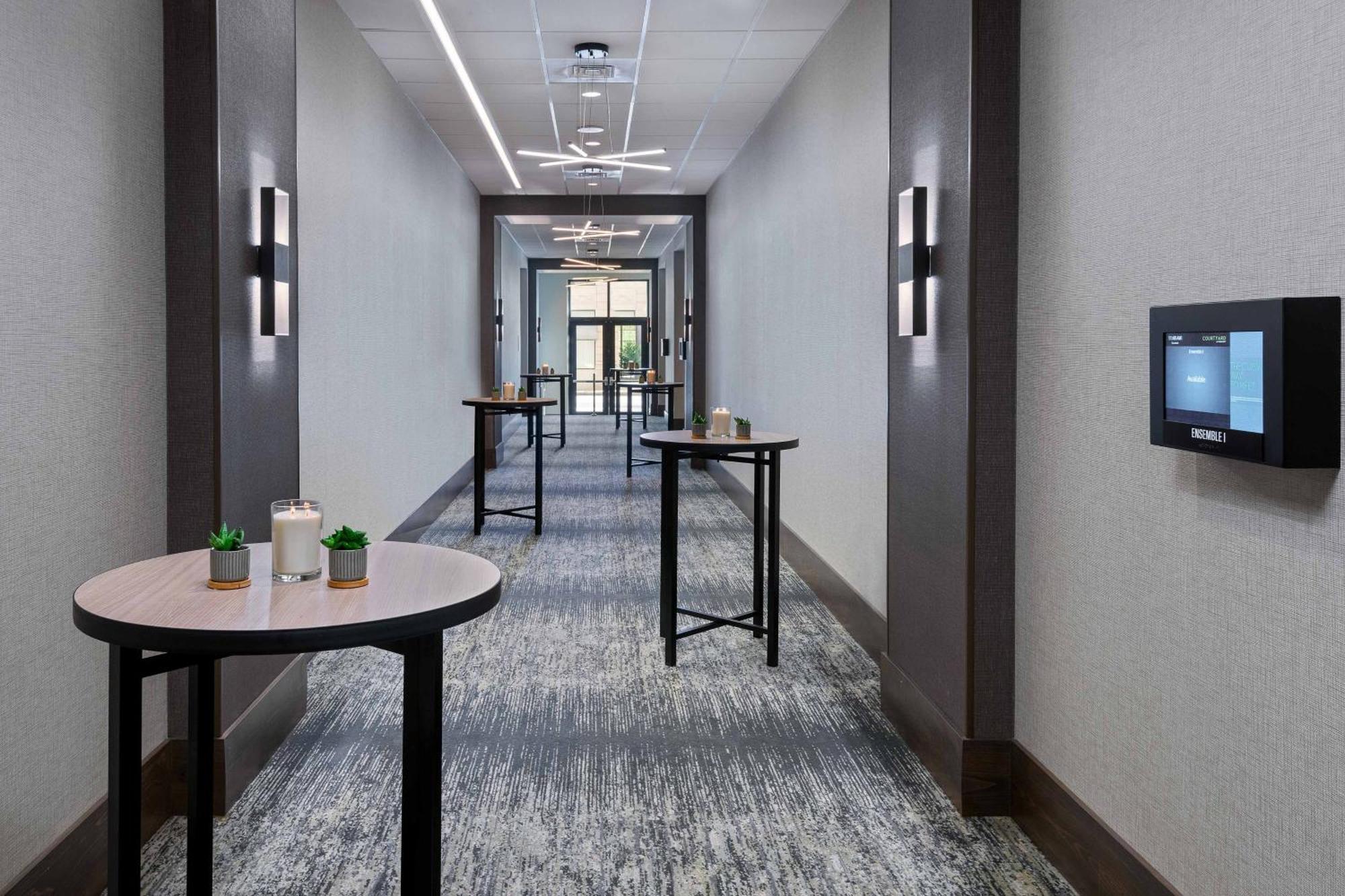 Courtyard By Marriott Atlanta Midtown Hotel Екстериор снимка