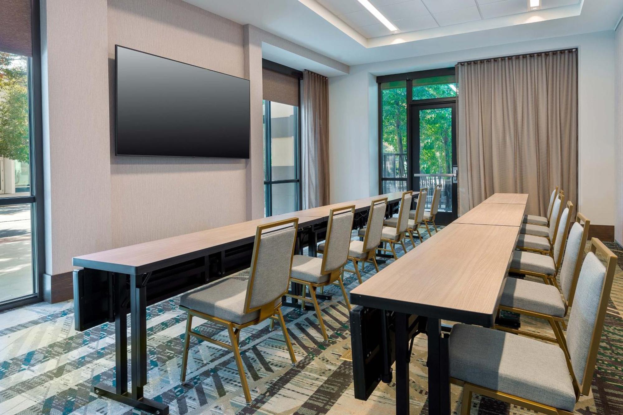 Courtyard By Marriott Atlanta Midtown Hotel Екстериор снимка