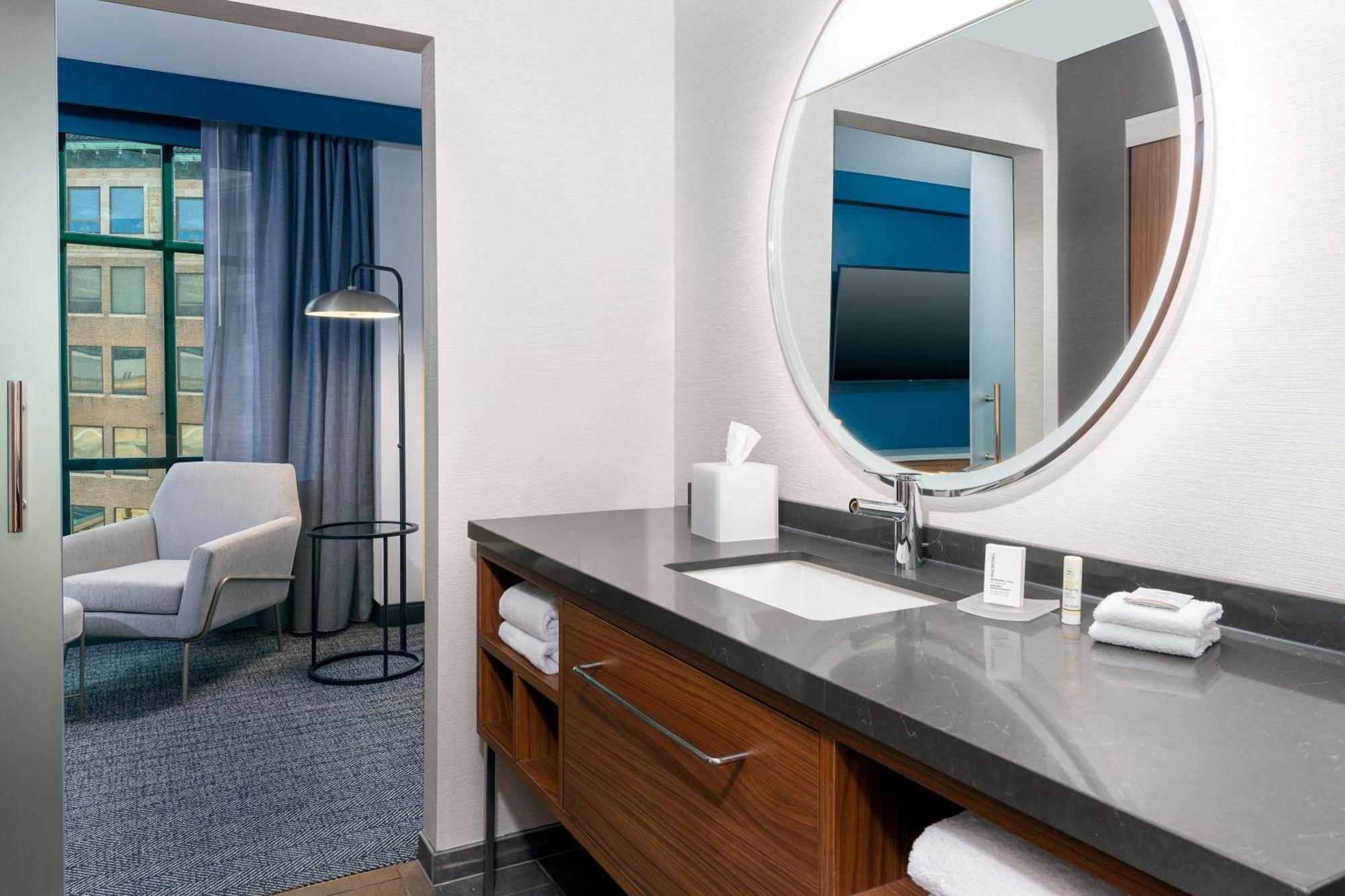 Courtyard By Marriott Atlanta Midtown Hotel Екстериор снимка