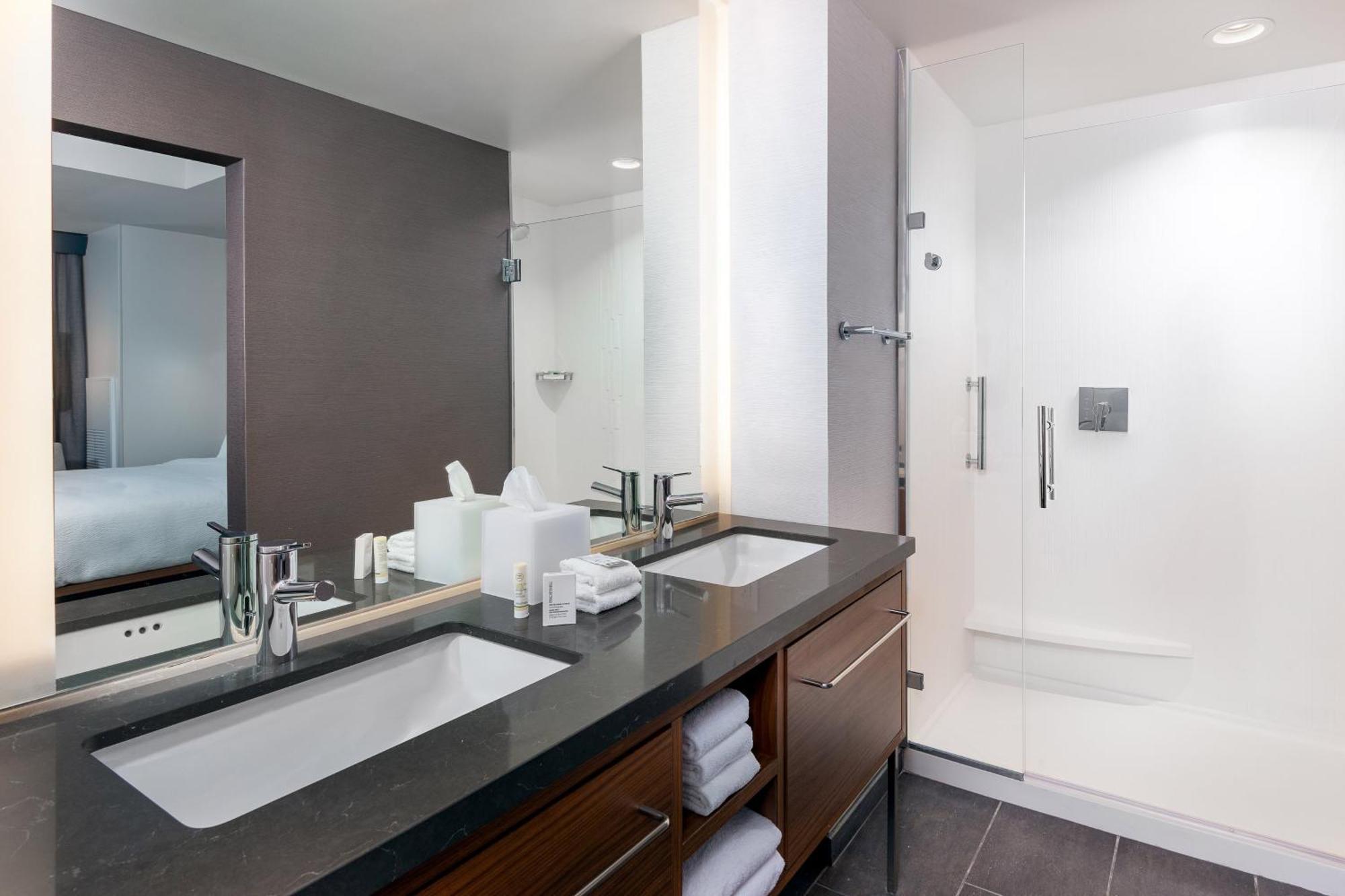 Courtyard By Marriott Atlanta Midtown Hotel Екстериор снимка