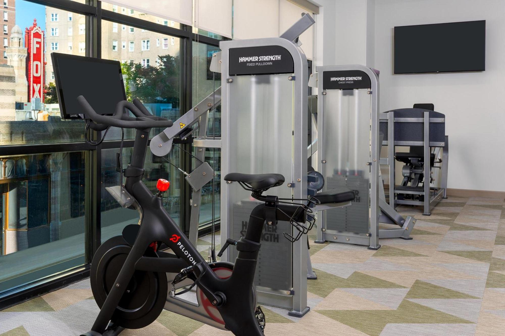 Courtyard By Marriott Atlanta Midtown Hotel Екстериор снимка