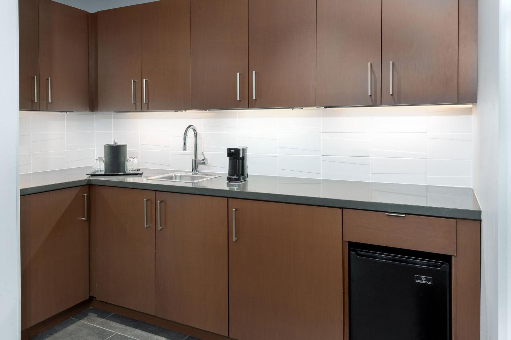 Courtyard By Marriott Atlanta Midtown Hotel Екстериор снимка