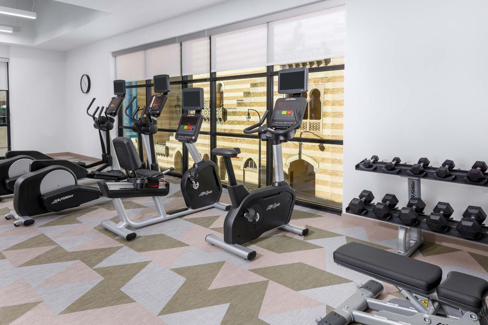 Courtyard By Marriott Atlanta Midtown Hotel Екстериор снимка
