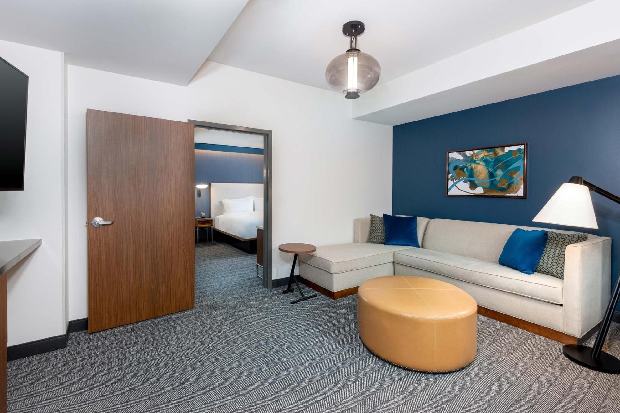 Courtyard By Marriott Atlanta Midtown Hotel Екстериор снимка