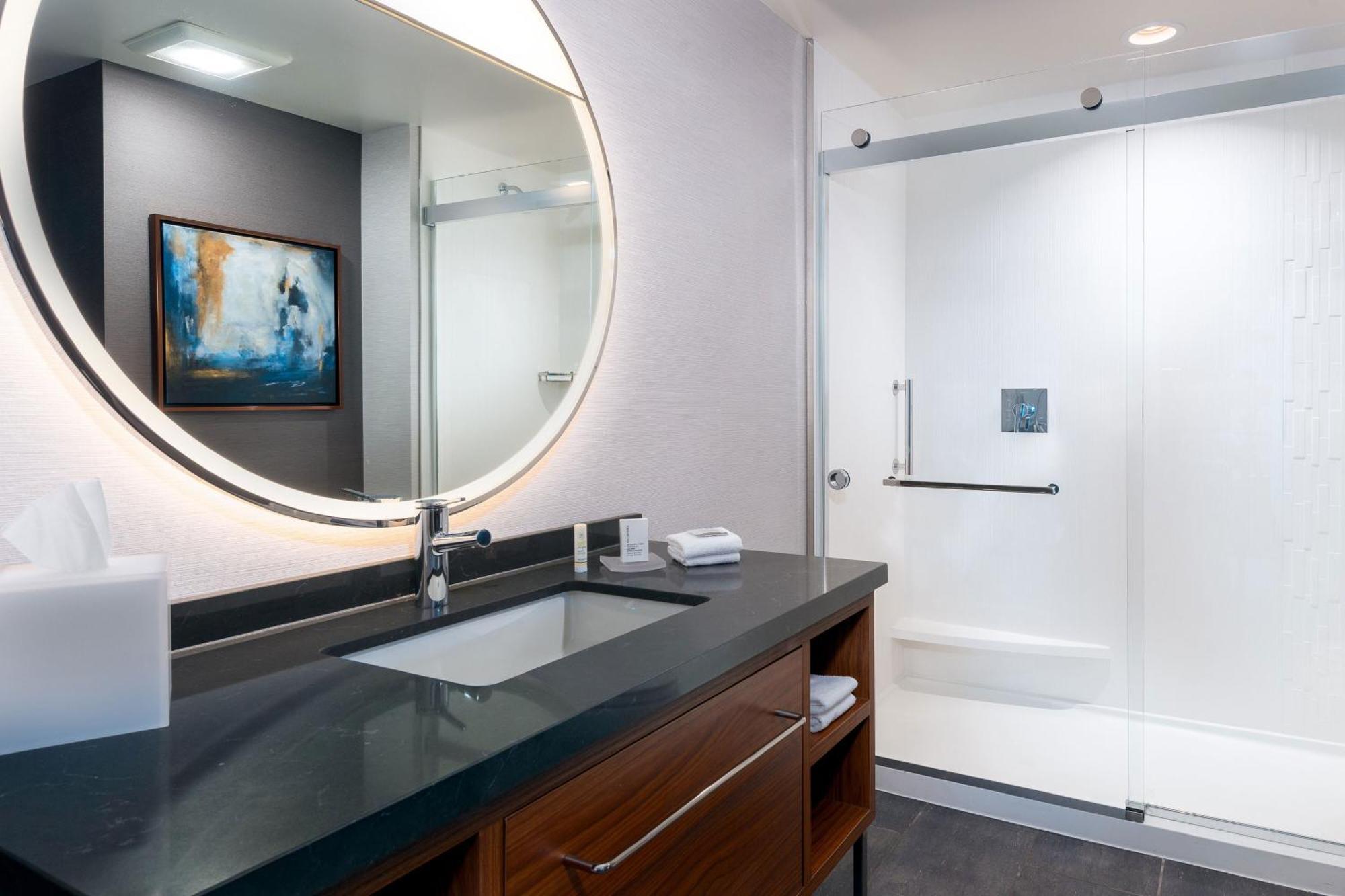 Courtyard By Marriott Atlanta Midtown Hotel Екстериор снимка