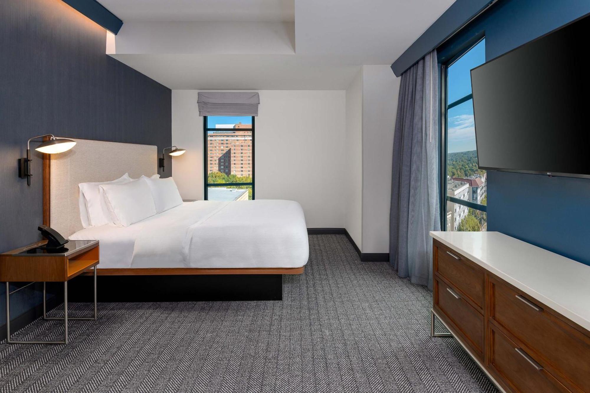 Courtyard By Marriott Atlanta Midtown Hotel Екстериор снимка