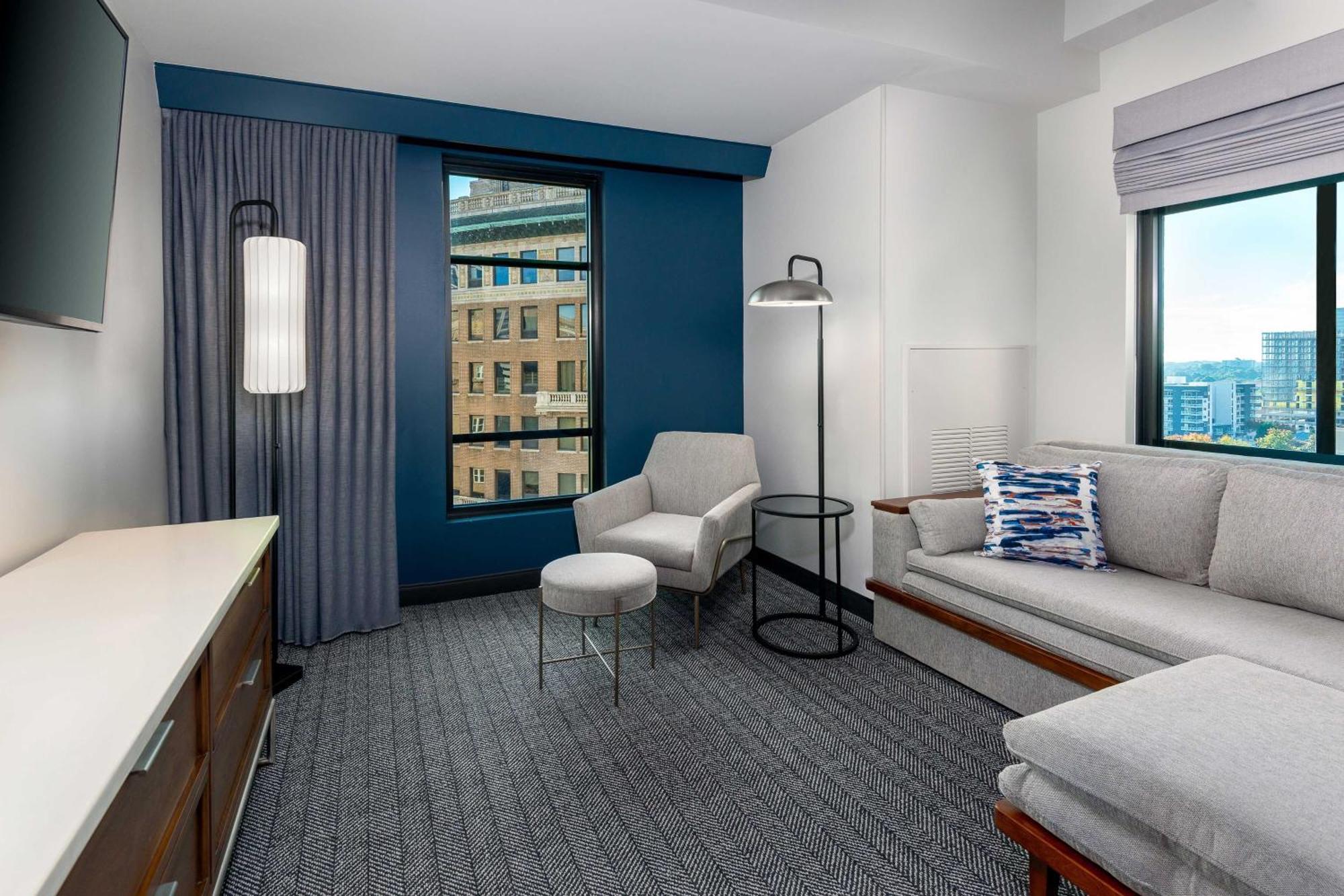 Courtyard By Marriott Atlanta Midtown Hotel Екстериор снимка