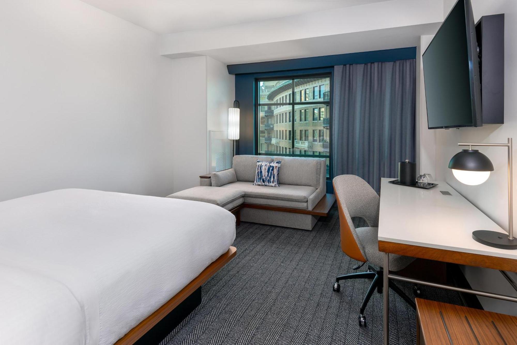 Courtyard By Marriott Atlanta Midtown Hotel Екстериор снимка