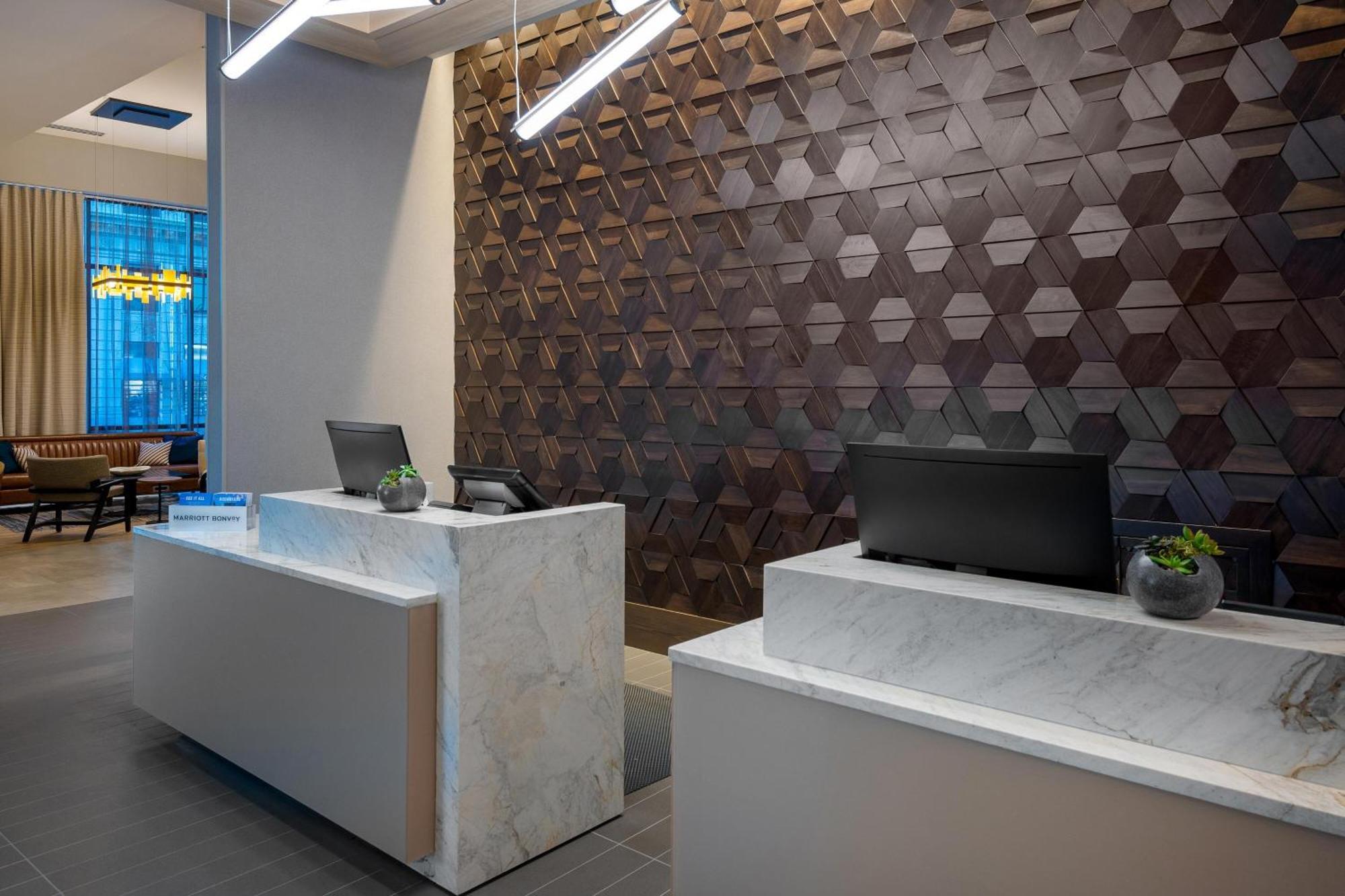 Courtyard By Marriott Atlanta Midtown Hotel Екстериор снимка