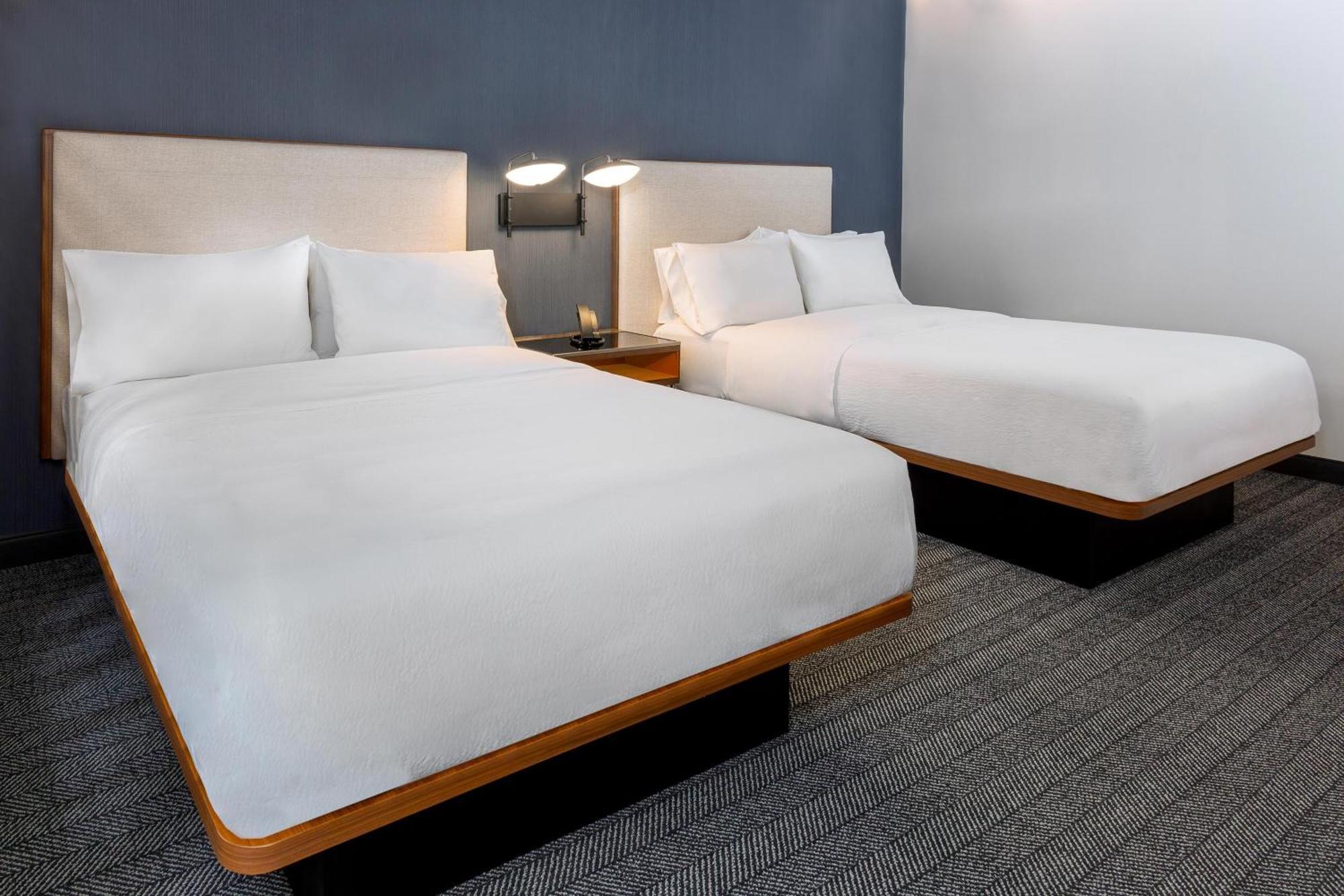 Courtyard By Marriott Atlanta Midtown Hotel Екстериор снимка